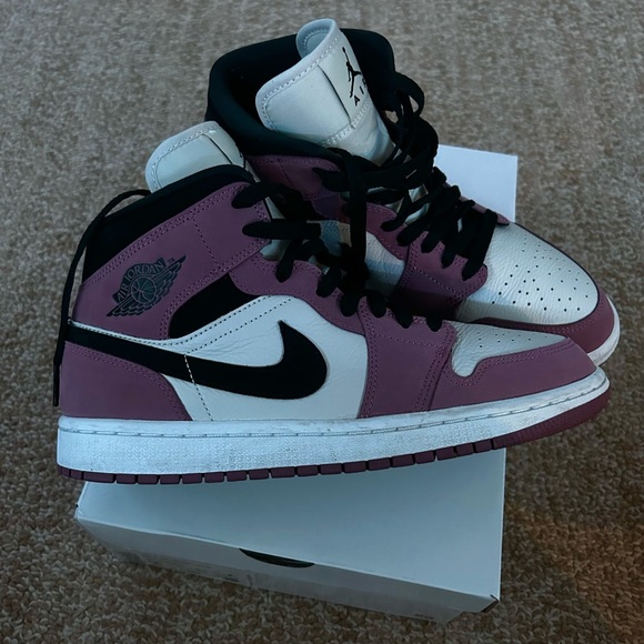 Women’s Air Jordan 1 Mid SE Light Mulberry/Black w/ Box - Picture 2 of 7